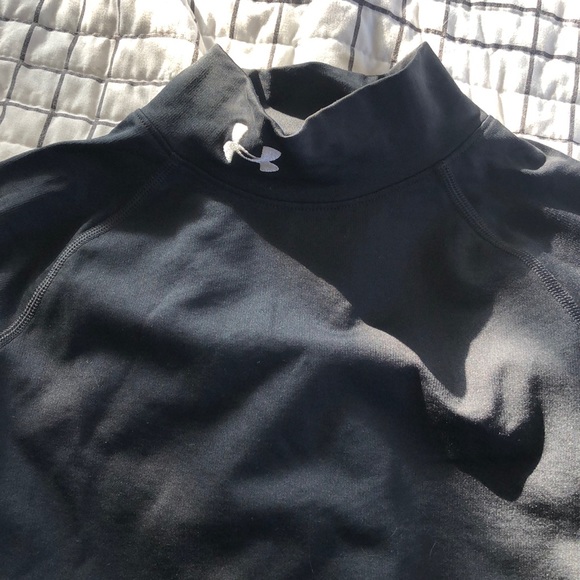 Under Armour top - Picture 2 of 4